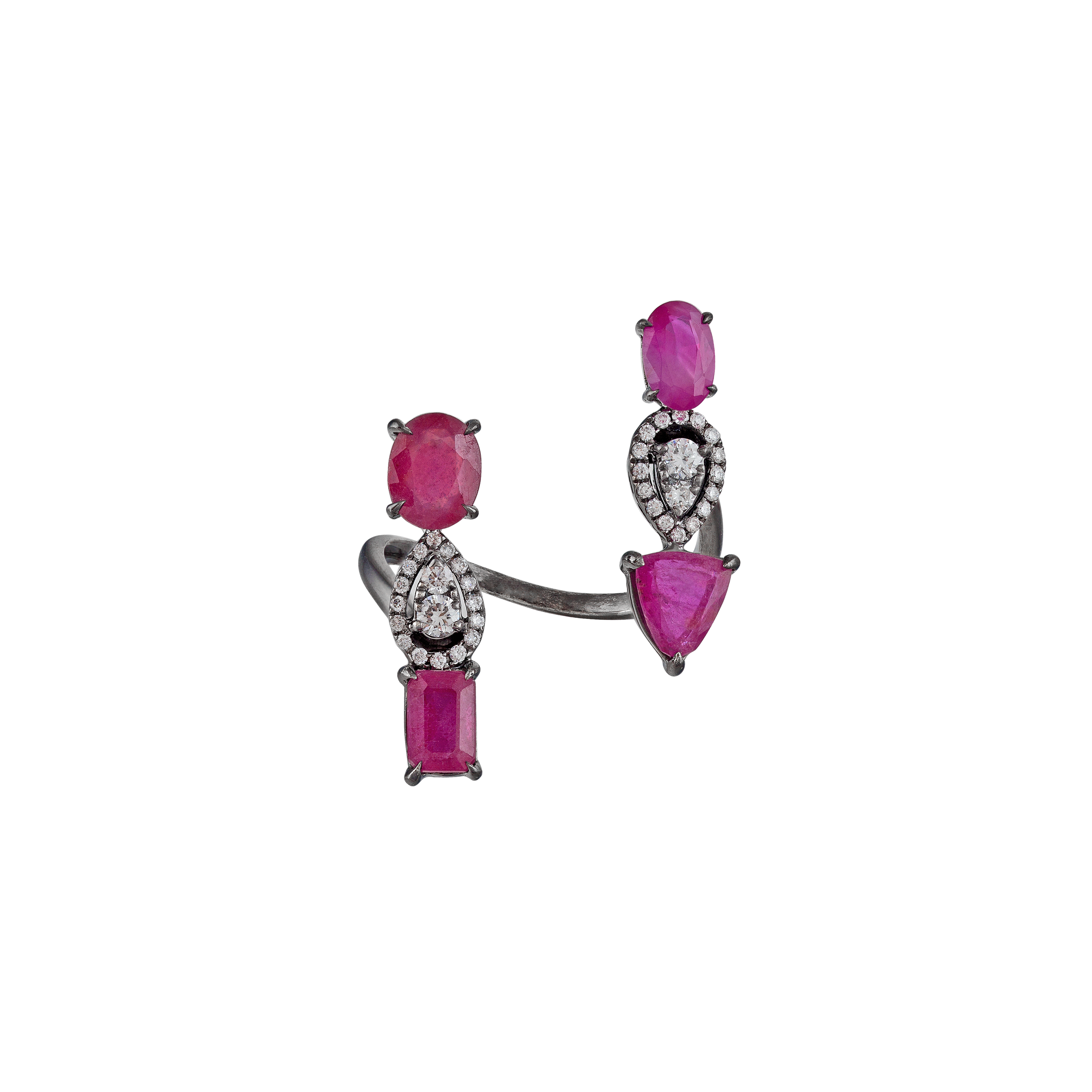 Ring in 18K black gold with VS-G diamonds and Ruby stone